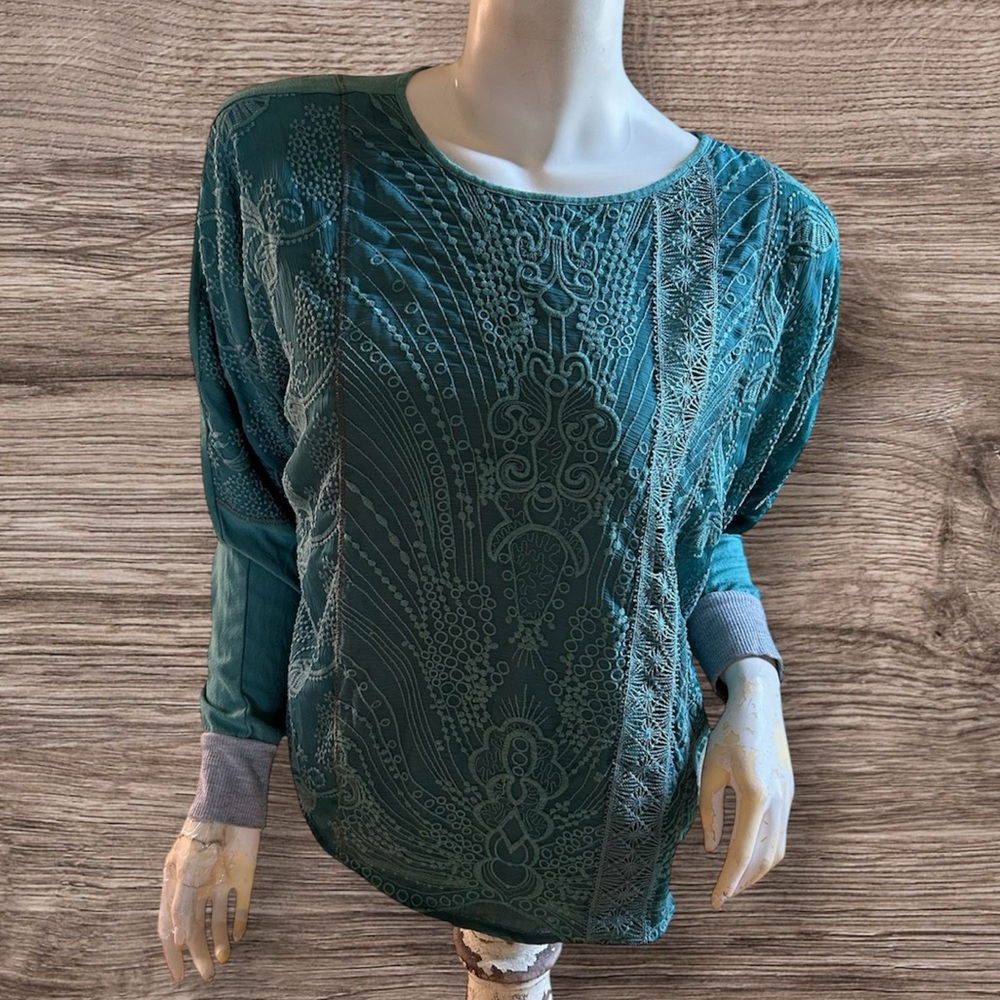 ❄️ 50% off winter Tiny Anthropologie aqua raised embellishment long sleeve top M